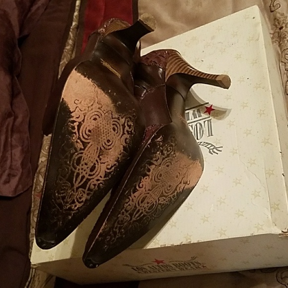 Boots - Picture 3 of 4